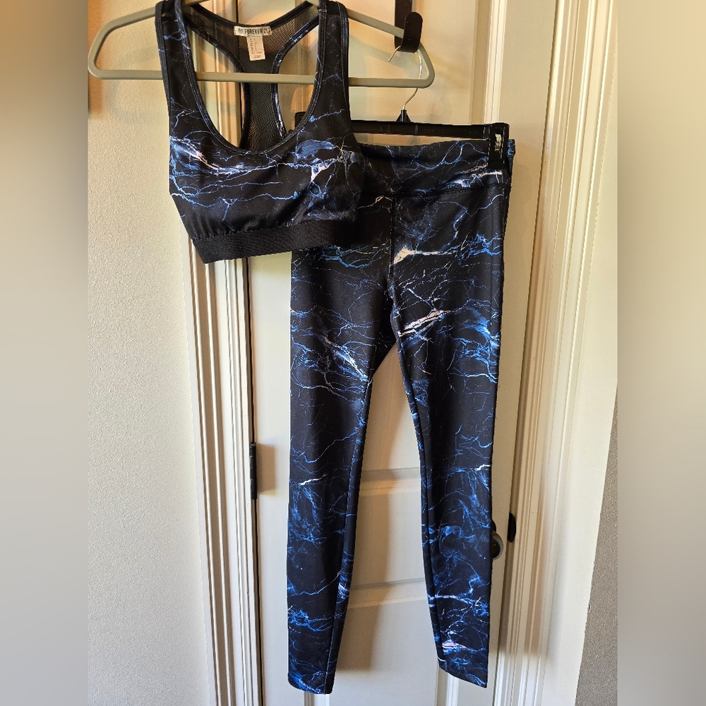 Women's Forever 21 Black and Blue Marble Print Leggings